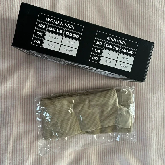 NWT - Compression Socks for Women & Men Circulation 15-20 mmHg (2 Pairs in Box) - Picture 4 of 6